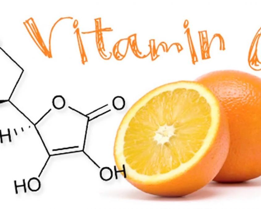 Vitamin C giúp da căng bóng, mịn màng